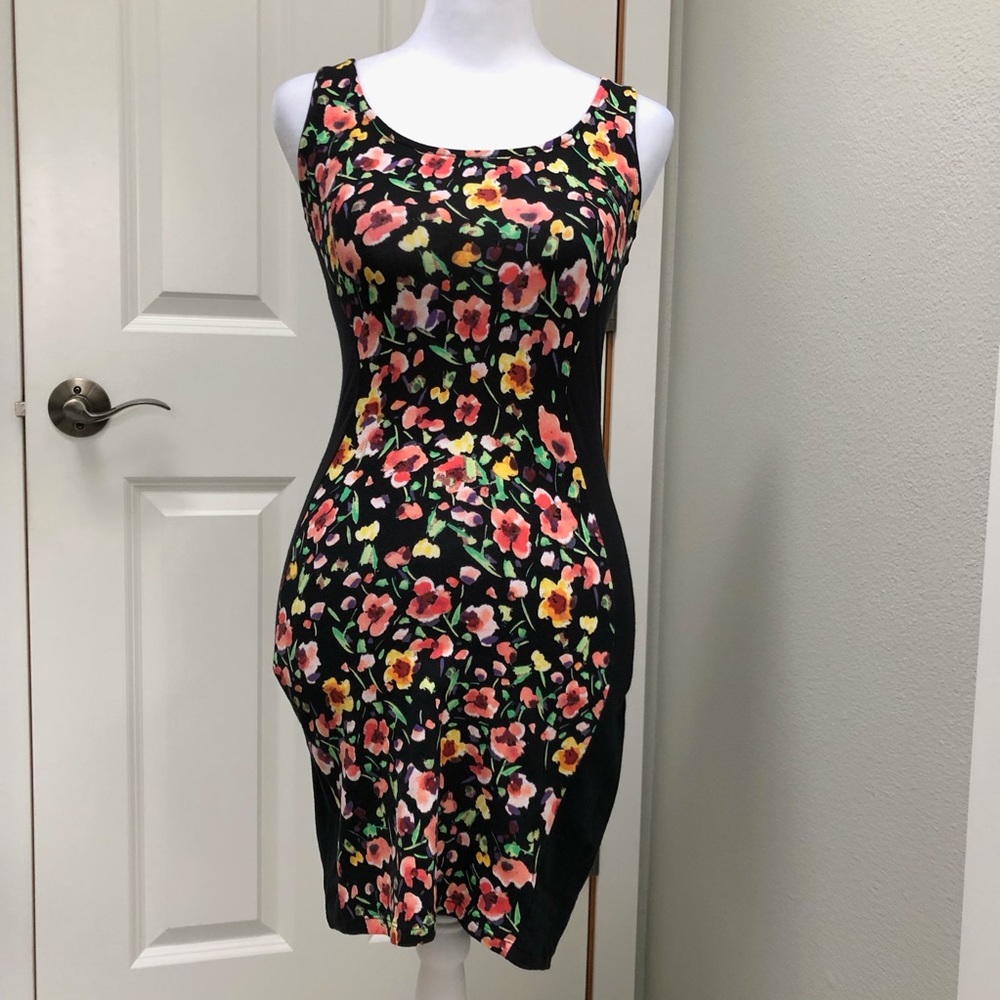 MATERIAL GIRL SLEEVELESS BODYCON ABOVE THE KNEE DRESS FLORAL BLACK SMALL